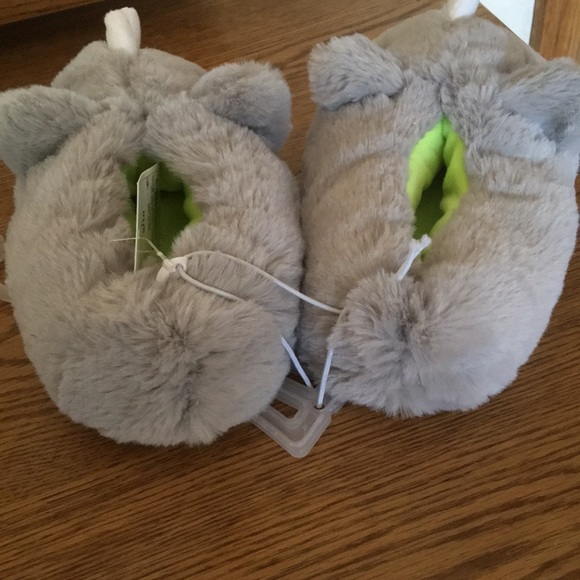 NWT Cat & Jack Grey/Hoppy moccasin slippers - Picture 3 of 4